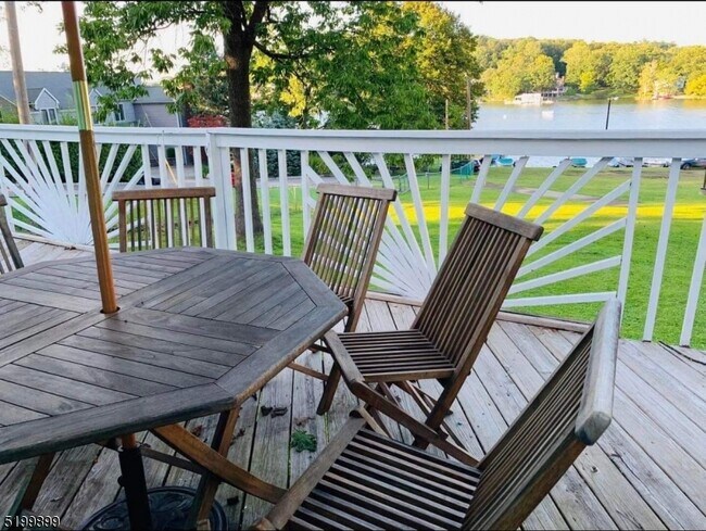 Foto del edificio - 39 Edgemere Ave