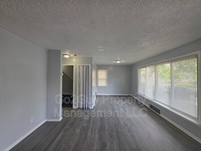 Foto del edificio - 22221 Pembroke Ave