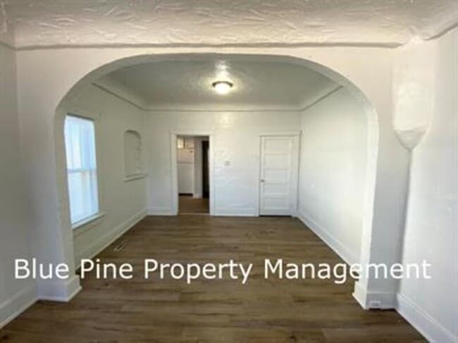 Building Photo - 252 N Shilling Ave