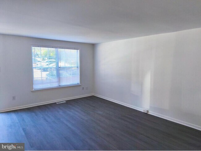 Foto del edificio - 6651 Rockleigh Way