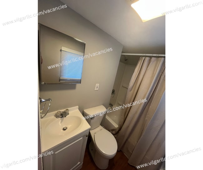 Building Photo - 133-135 N Lindberg St