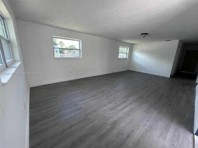 Foto del edificio - 1835 NW 122nd St