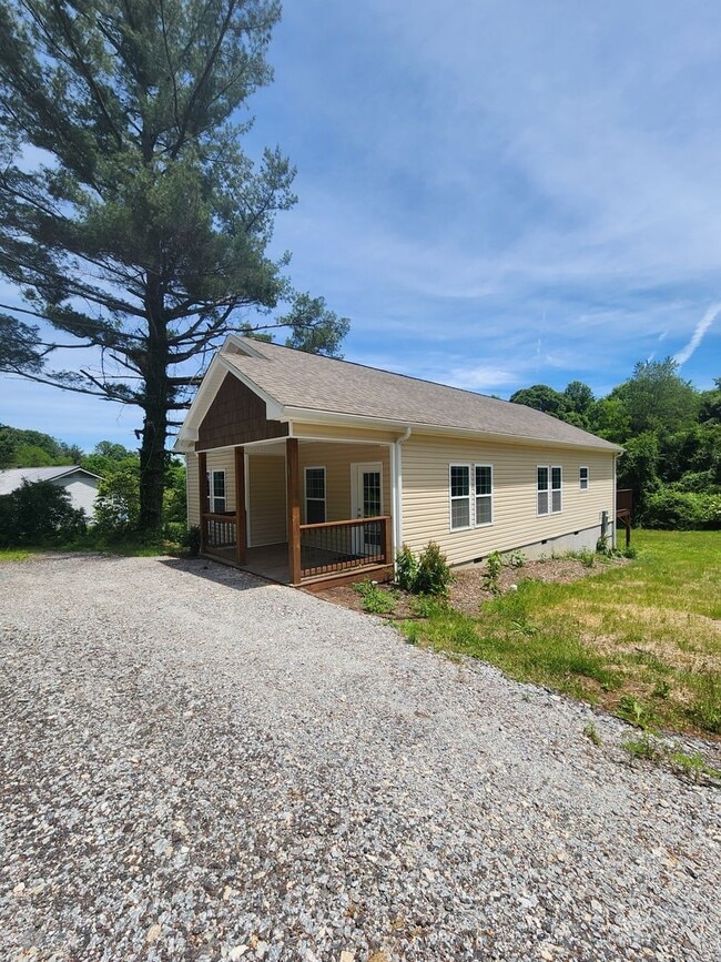 Building Photo - 68 Brevard Knoll Dr