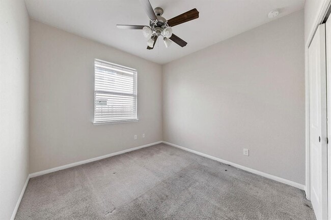 Building Photo - 3513 Old Holly Dr