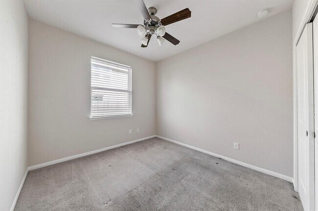 Foto del edificio - 3513 Old Holly Dr