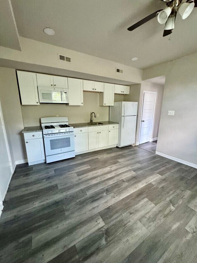 Photo - 5100 Spruce St Apartment