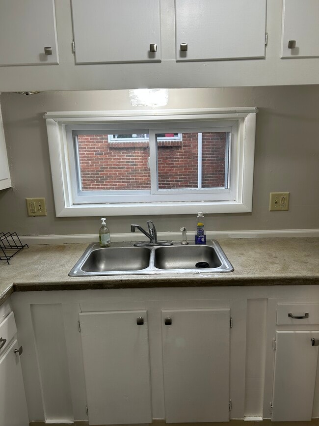 Building Photo - 405 1st St