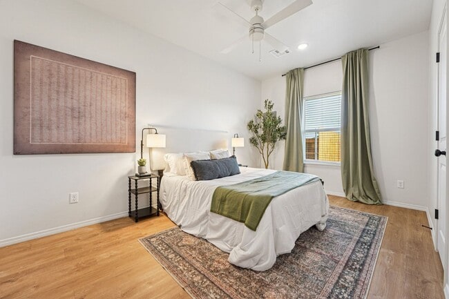 Interior Photo - Glenhaven