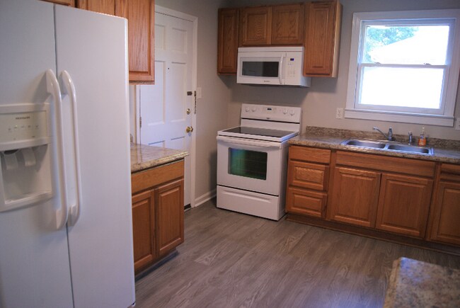Building Photo - 316 Hazelwood Dr
