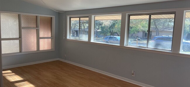 Building Photo - 3 br, 2 bath House - 2739 Castanet