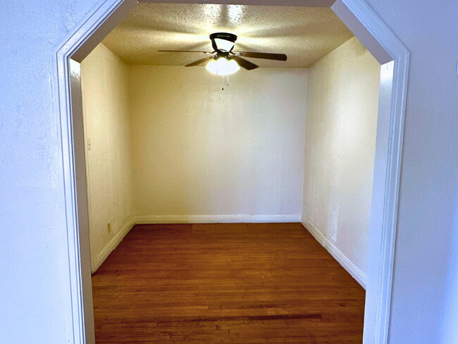 Foto del edificio - Charming 3/1 for Summer 2025 PreLease!