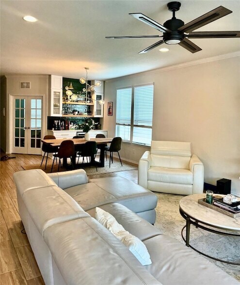 Building Photo - 1017 Cliffbrake Wy