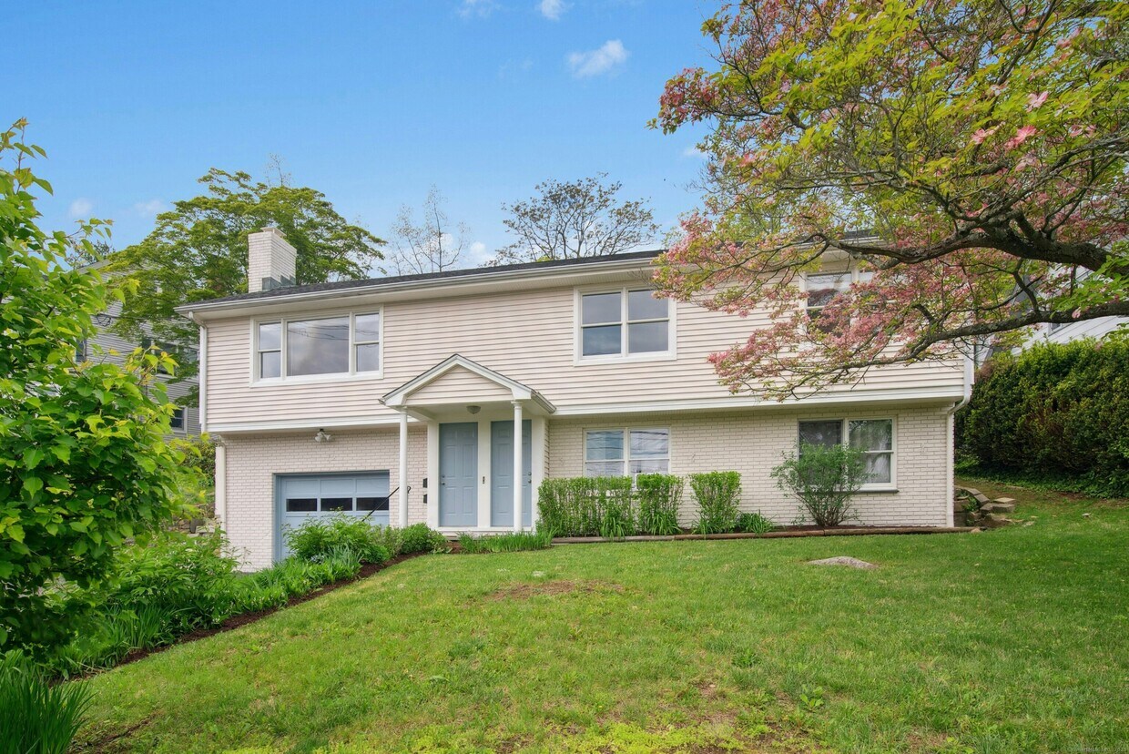 Foto principal - 74 Locust Ave