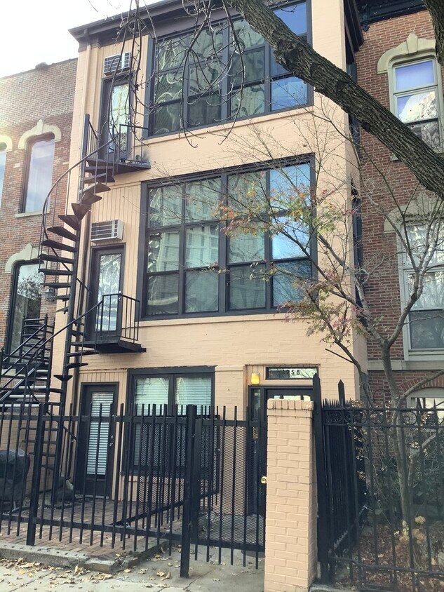 Primary Photo - 1958 N Lincoln Ave