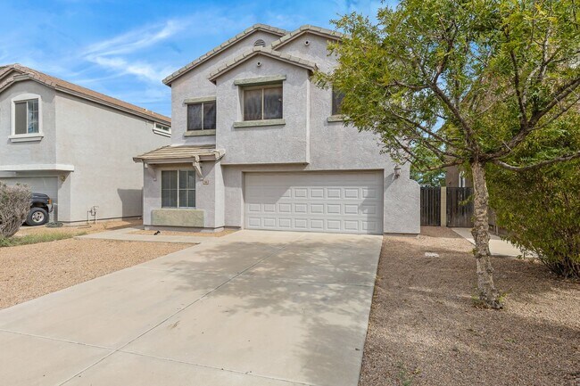 Building Photo - Beautiful 5 bedroom home with 3 full baths...