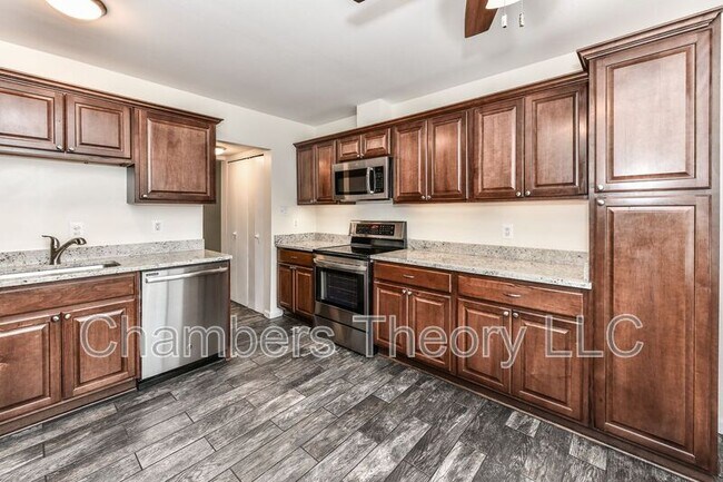 Building Photo - 1112 Waterford Pl