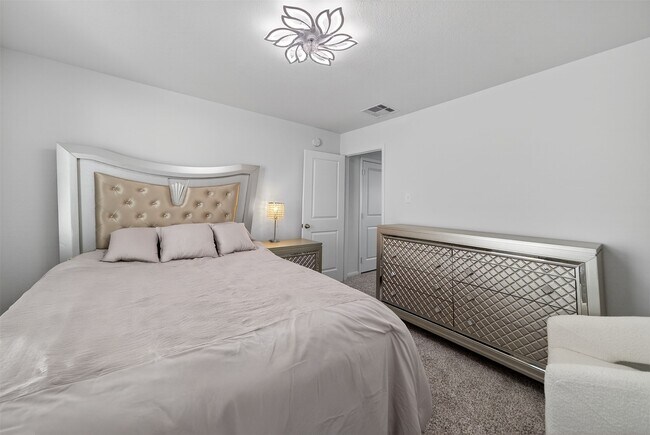 Foto del edificio - 2456 Solaris Bnd Dr