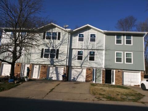 Building Photo - TOWNHOUSE COMING SOON!