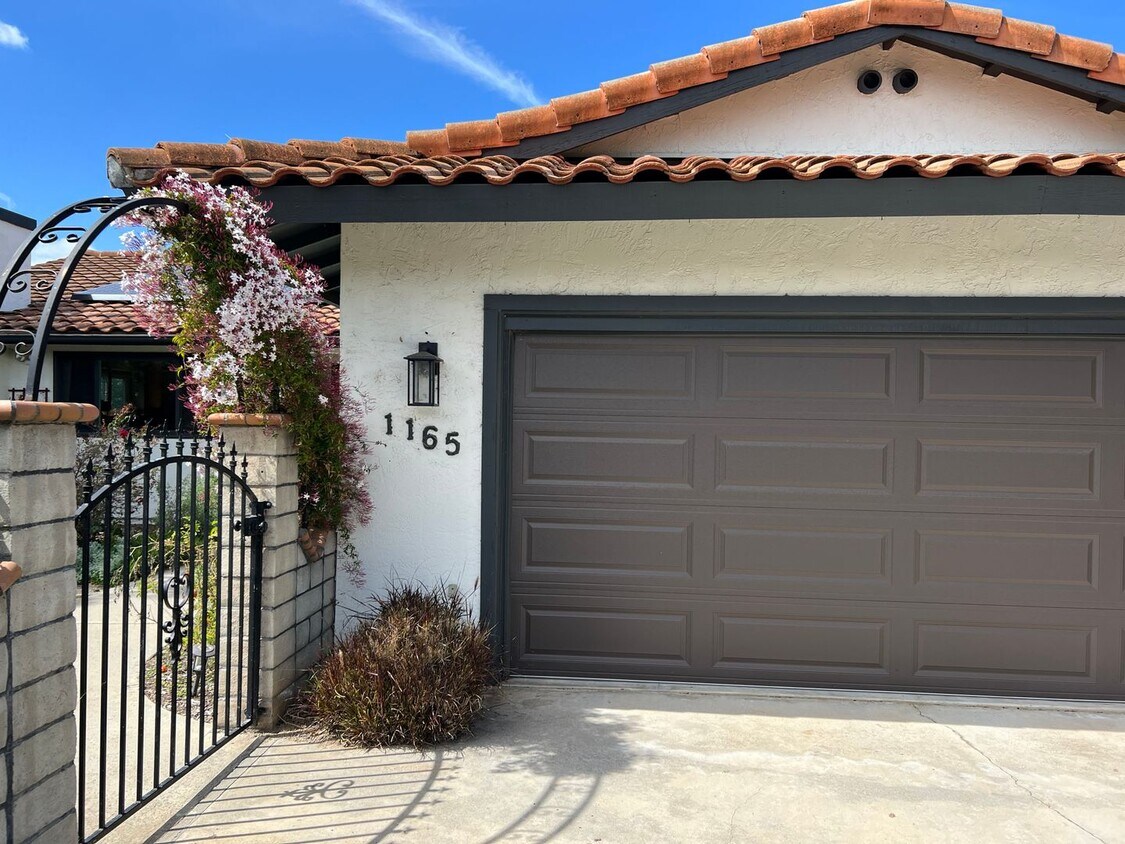 Primary Photo - Welcome to this beautiful 4-bedroom, 3-bat...