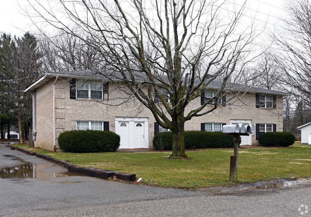 Primary Photo - 873-889 Expressview Dr