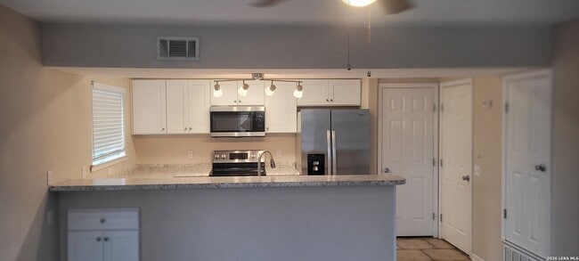 Building Photo - 403 Indigo St
