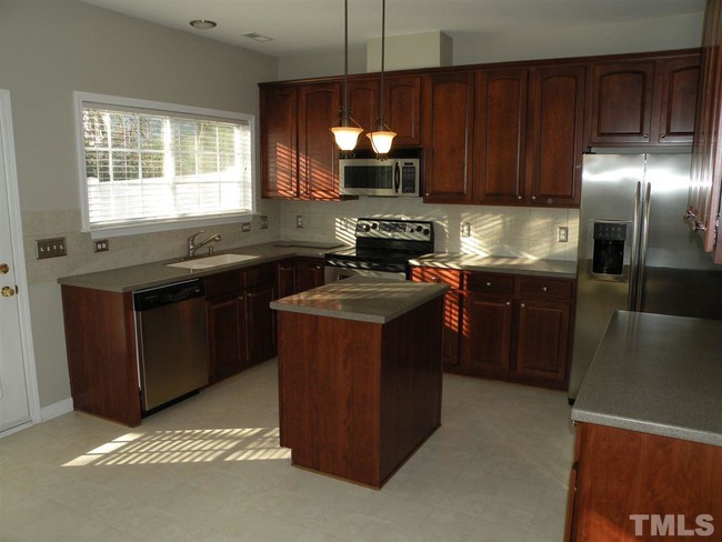 Foto del edificio - 220 Joshua Glen Ln