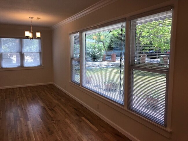 Foto del edificio - Beautiful updated single level S. Walnut Creek home with large yard