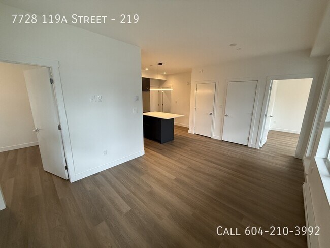 Photo du bâtiment - Bright Two Bed Condo