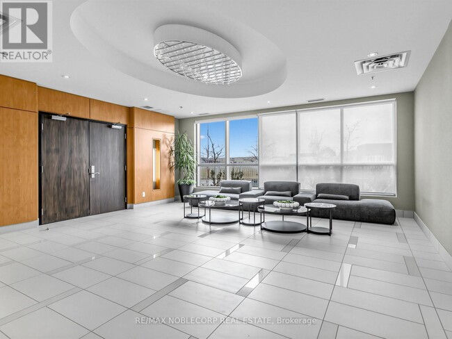 Building Photo - 840 Queens Plate Dr