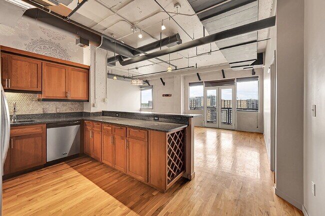 Foto del edificio - $2,000, 1 bed, 1.5 bath located in downtow...