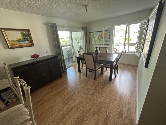 Dining area - 200 S Catalina Ave