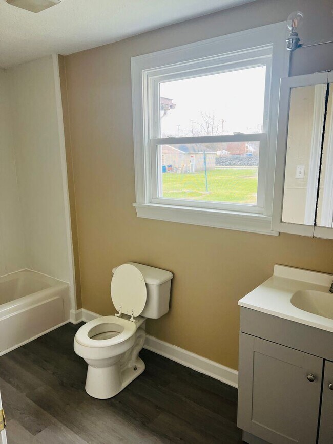 Building Photo - 2 br, 1 bath House - 234 s wayne st