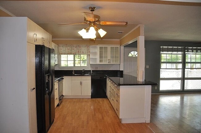 Building Photo - 6974 Ballinger Ave