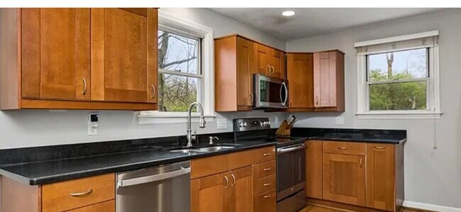 Foto del edificio - 7734 Forest Rd