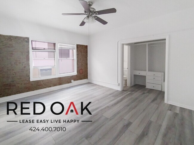 Building Photo - One-of-a-kind Studio With Kitchen Applianc...