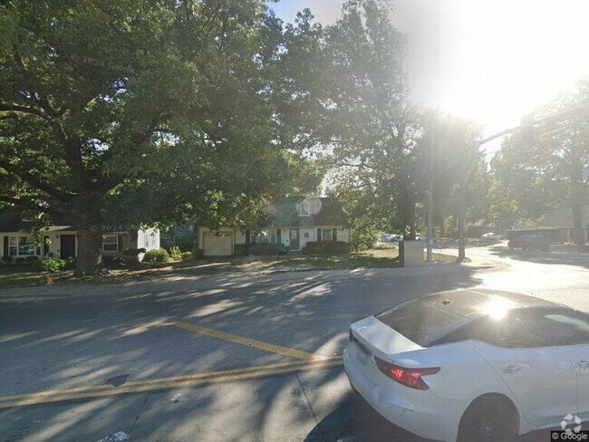 Building Photo - 7425 Roe Ave