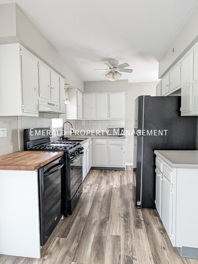 Foto del edificio - 8224 Scott Ln