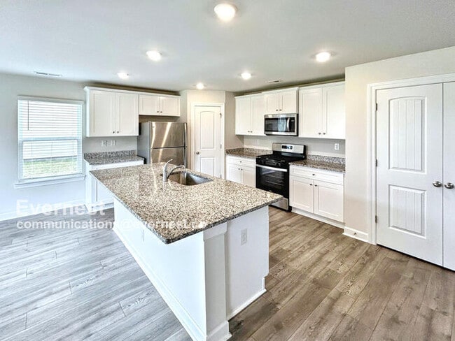 Building Photo - 2319 Alberto Dr
