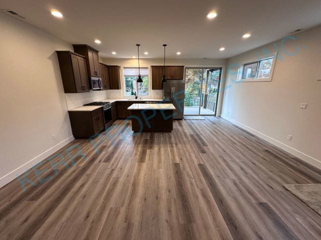 Building Photo - Charming 3-Bed Townhouse Oasis with 2.5 Baths on Pleasant St, Sandy, OR – 1,534 Sq Ft of Comfort!