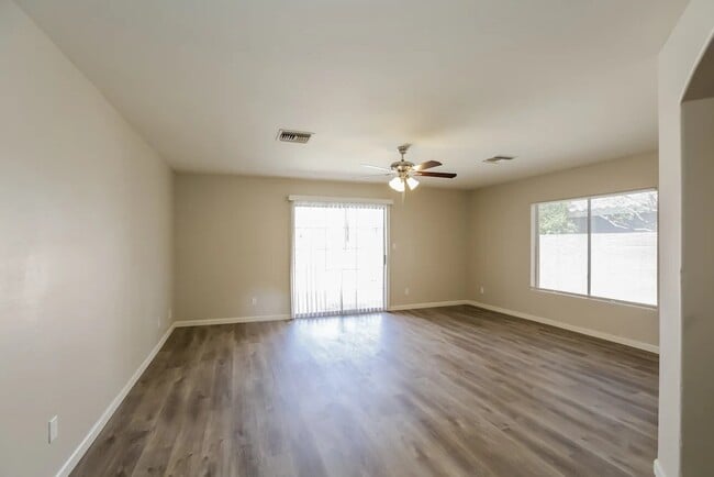 Building Photo - 816 E Ardmore Rd