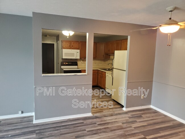 Foto del edificio - 7226 Creekview Dr