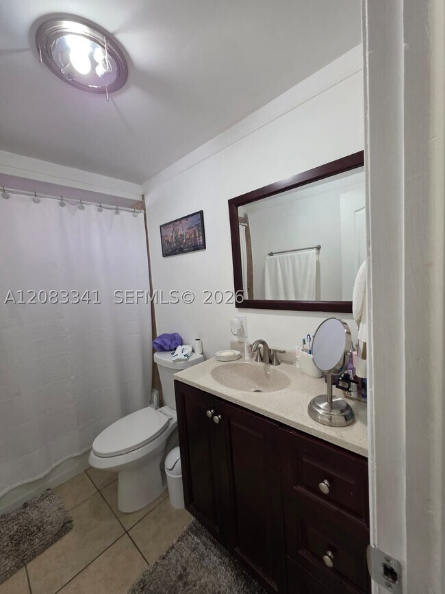 Building Photo - 1750 W 46th St