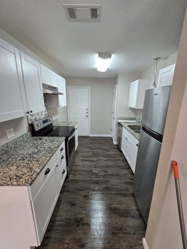 Foto principal - 613 Carrie Ave