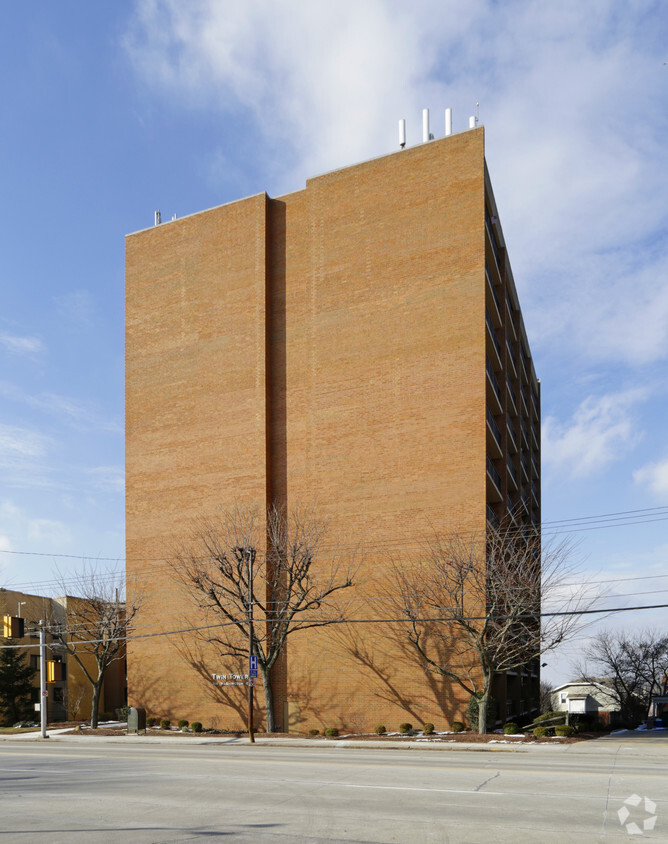 Building Photo - Twin Towers