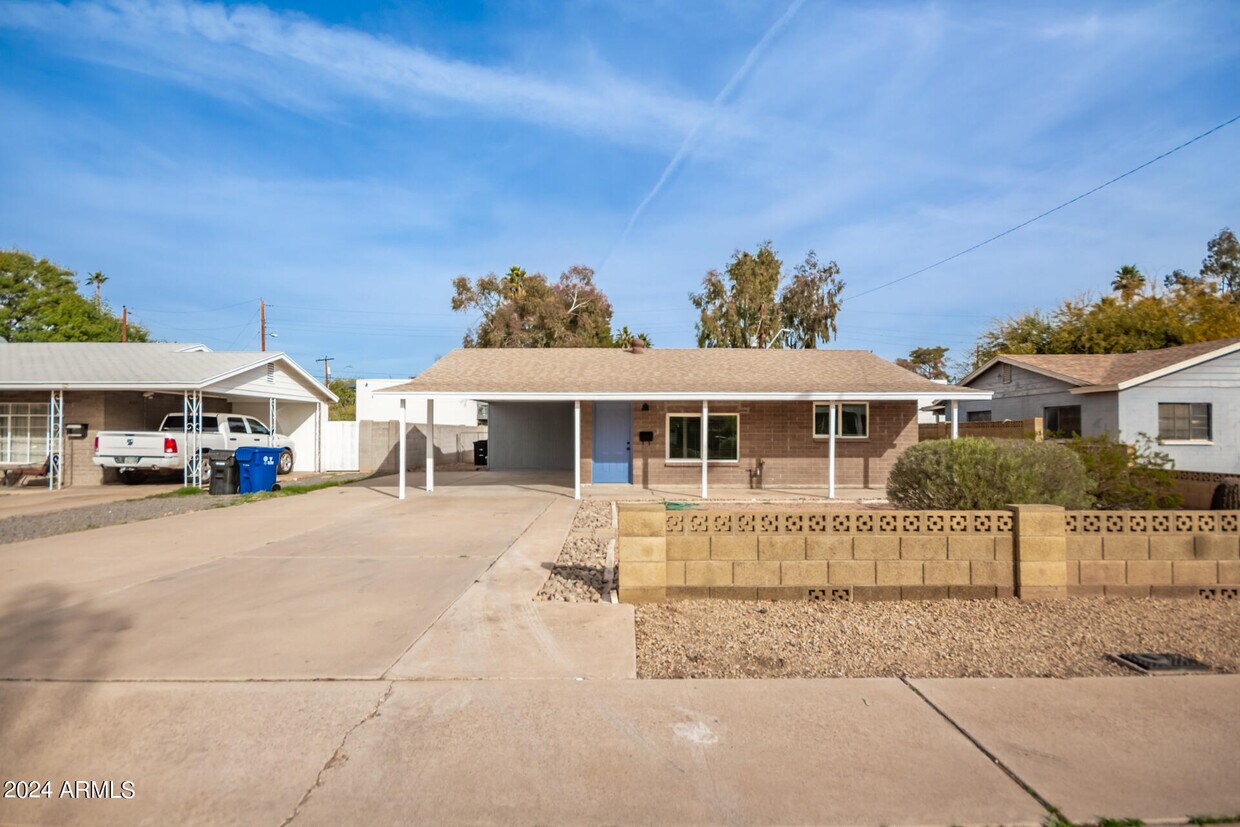 Foto principal - 1630 E 12th St