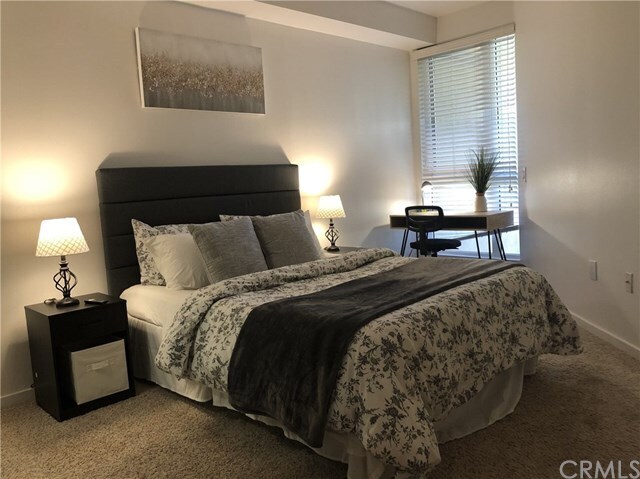 Foto principal - 7950 Sunset Blvd