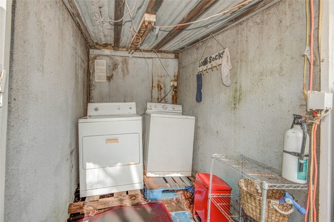 Building Photo - 1826 W Main St