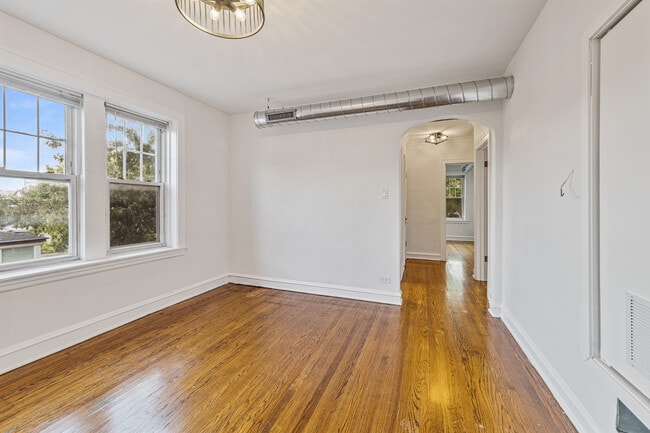 Foto del edificio - 3501 N Albany Ave