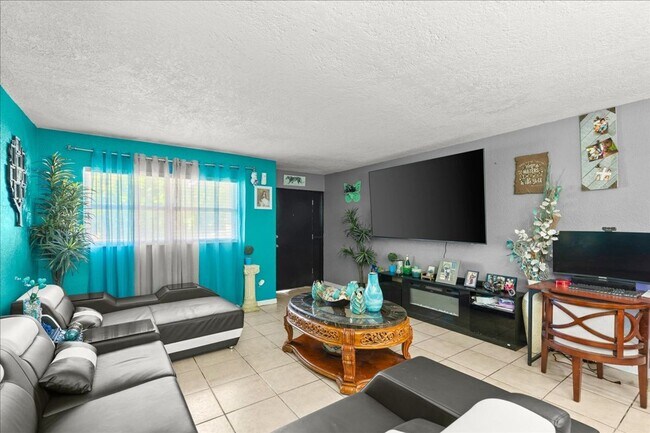 Building Photo - Charming Updated 3-Bedroom Home — Prime Daytona Location!