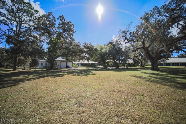 Foto del edificio - 1250 Riverbend Dr